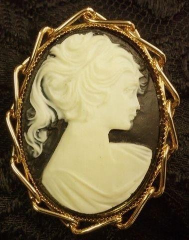 Victorian Brooches and Pins Jewelry for Womens - American Costumes Las Vegas